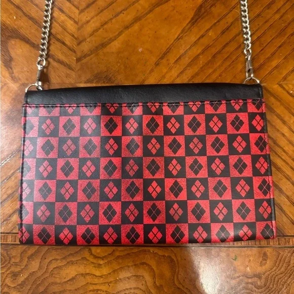 Harley Quinn x Batman Clutch – Red, Black & White - Picture 9 of 9